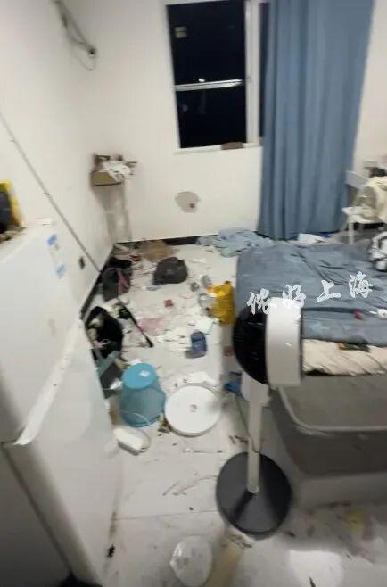 锅牛配资 上海一房东崩溃！“00后”情侣租客失联，打开房门直呼“辣眼睛”