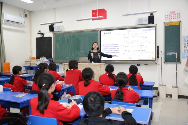 骆驼优配门店 实景三维看北京，测绘科普课堂走进中学校园